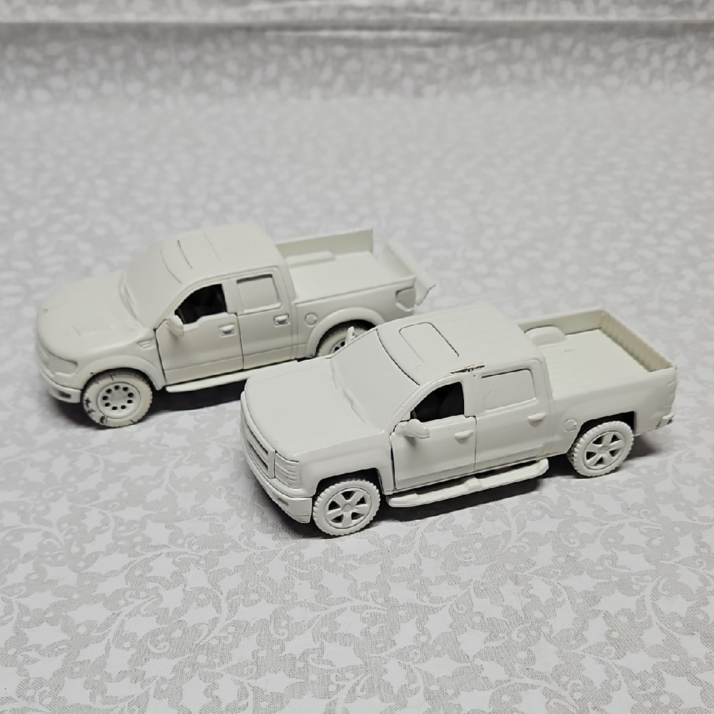 kinsmart 2013 Ford F-150 SVT  Raptor Super Crew & 2014 Chevrolet Silverado